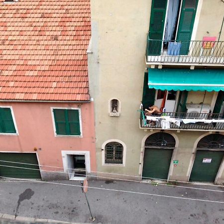 Una Stanza In Un Appartamento Genua Exterior foto